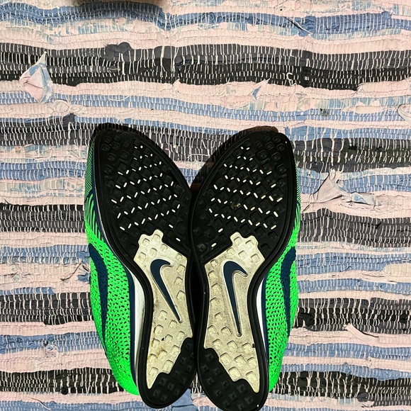 Nike Flyknit Racer - Picture 3 of 5